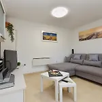Apartman Dani 2333 *