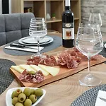 Dani 2333 * Póla