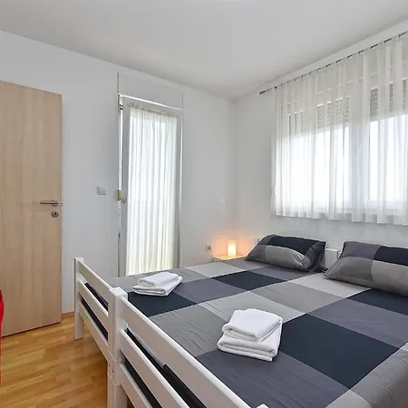 Dani 2333 Apartman Póla