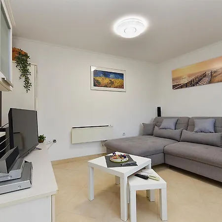 Apartman Dani 2333 *