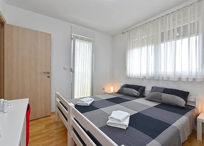 Dani 2333 Apartman Póla