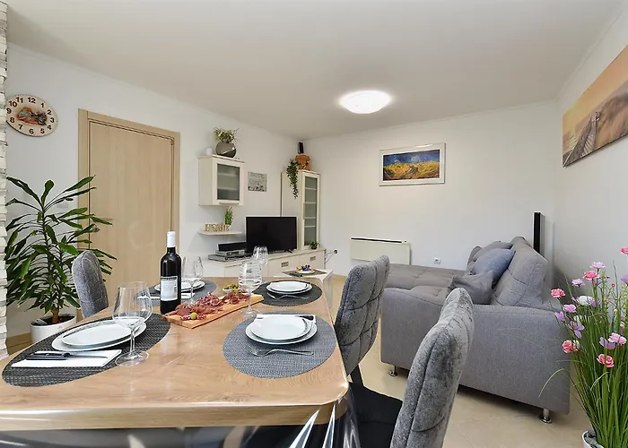 Dani 2333 Apartman Póla